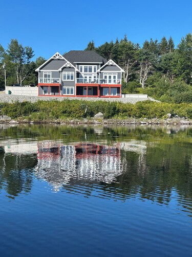 Lakefront Retreat