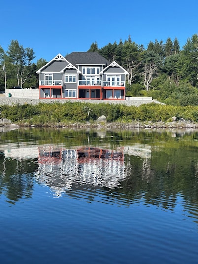 Lakefront Retreat