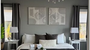 3 chambres, coffres-forts dans les chambres, fer et planche à repasser