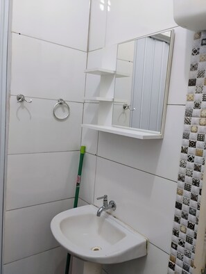 Shower, hair dryer, towels, toilet paper - Cozy studio near Iguazu Falls and the Argentinian border. (Foz do Iguaçu)