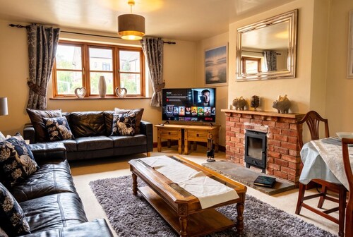 Barn Conversion Sleeps 5 · Log Burner & Parking · Welford-on-Avon