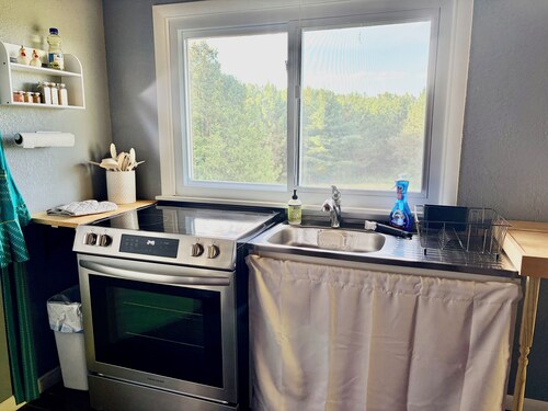 The Upper Room: quiet, spacious guesthouse above a carriage barn in Harrisville