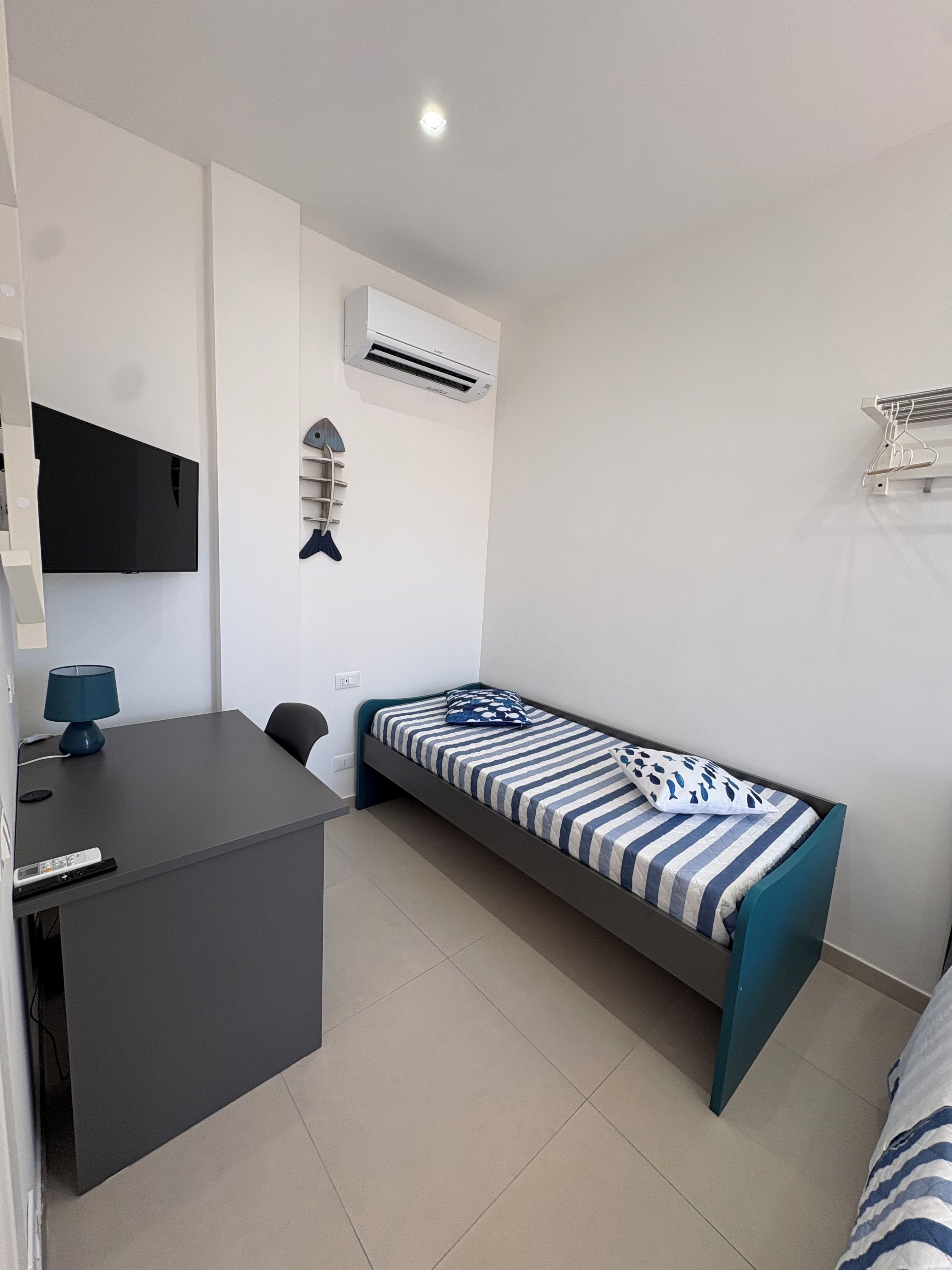 Iron/ironing board, internet, bed sheets