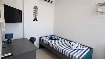 Iron/ironing board, internet, bed sheets