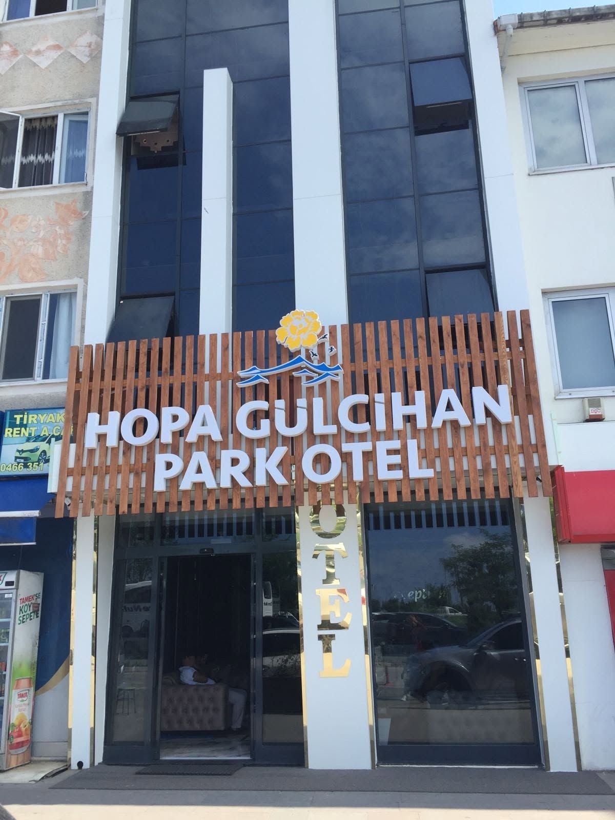 A hotel entrance with a sign reading 'HOPA GULCHIAN PARK HOTEL'.