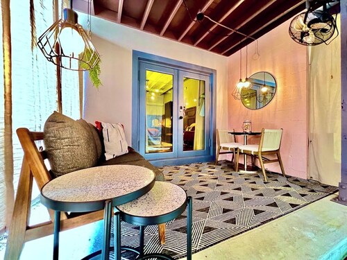 Spacious 2BR \ 2 bath private en-suites - Both North & South Suites