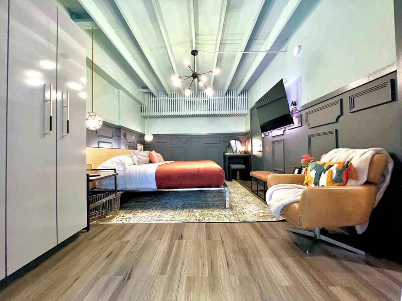 In-room safe, desk, iron/ironing board, WiFi