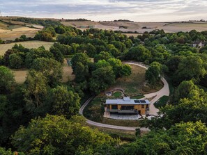 Exterior - Hyggee House - Stunning Home in a spectacular setting (Calne)