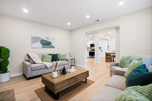 Living area - Cozy Vallejo Home Near SF & Napa (Vallejo)