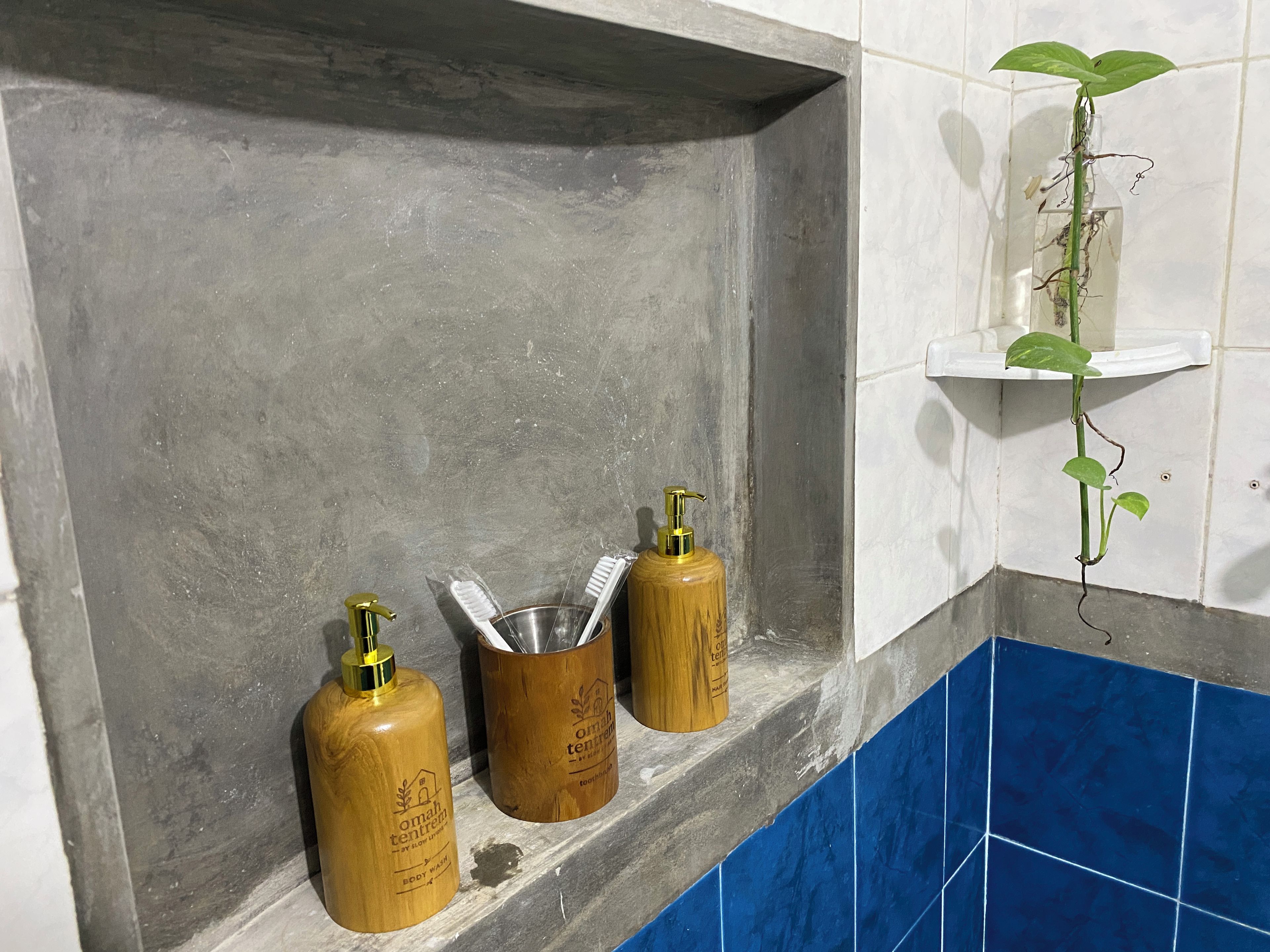 Exclusive Studio | Bathroom | Shower, free toiletries, towels, soap