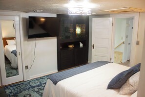 Unclassified image, 2 of 37, button - Downing Suite: King Bed & Historic Charm (Moorefield)