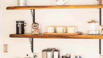 Coffee/tea maker, fridge, microwave, oven