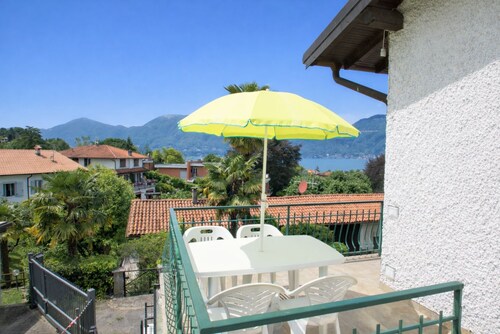 Vill’Allegra is located in Germignaga, in a peaceful setting just a few minutes’ walk from the shores of Lake Maggiore.
The detached villa consists of two separate, fully equipped apartments arranged over two floors.
It can accommodate up to 7 gues