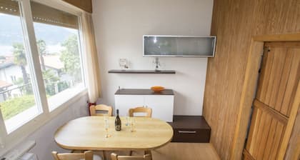 Vill’Allegra is located in Germignaga, in a peaceful setting just a few minutes’ walk from the shores of Lake Maggiore.
The detached villa consists of two separate, fully equipped apartments arranged over two floors.
It can accommodate up to 7 gues