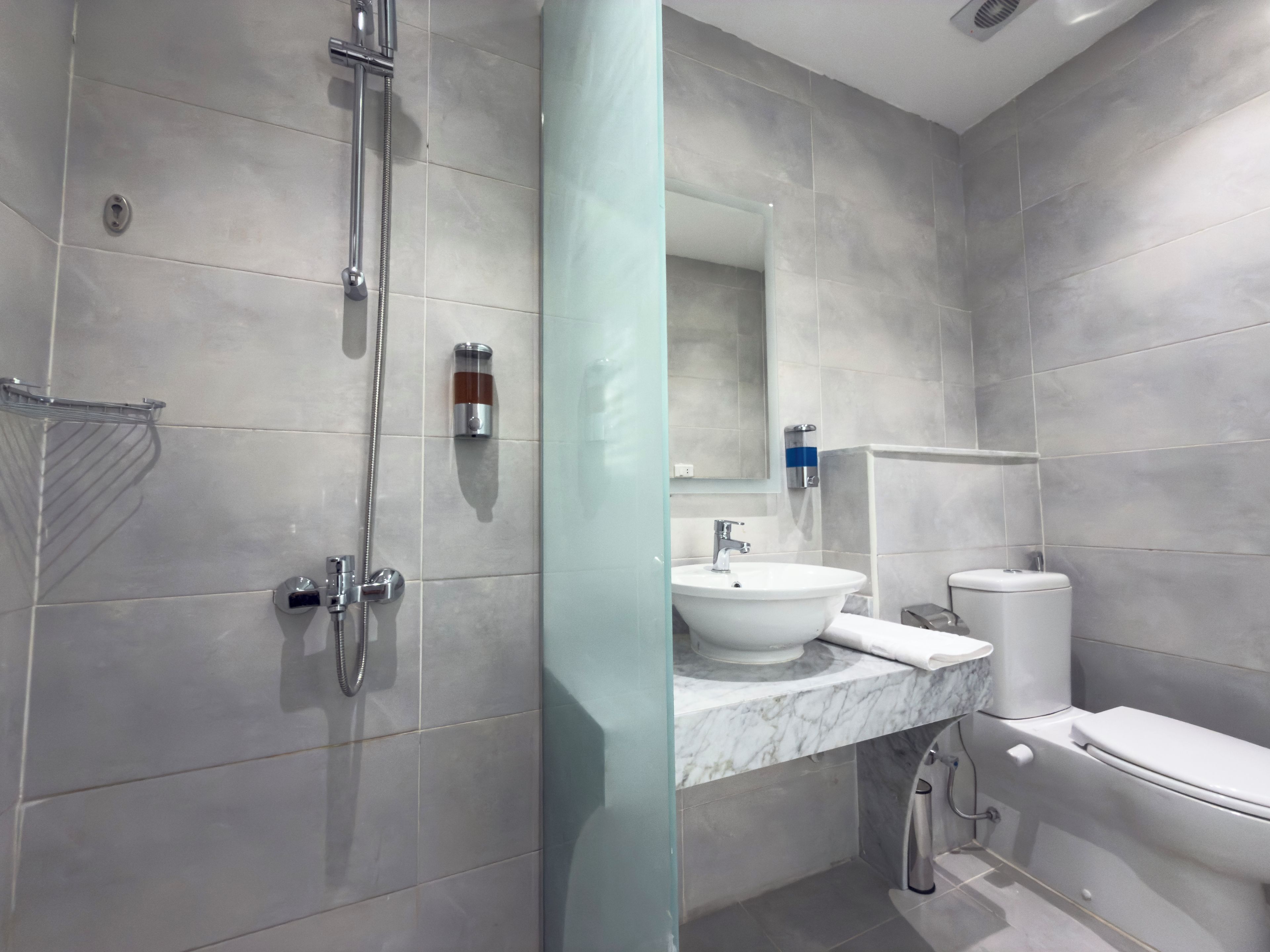 Superior Room | Bathroom | Shower, free toiletries, hair dryer, towels