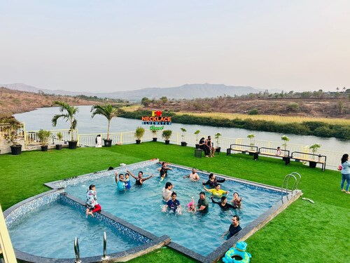 Necklace Bluewater Resort Bhor