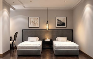 Deluxe Room | Langsir/tirai gelap terus, seterika/papan seterika, Wi-fi percuma