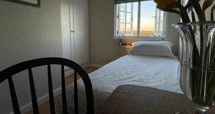 Beautiful coastal cottage in stunning National Trust Parkland with nearby beach!