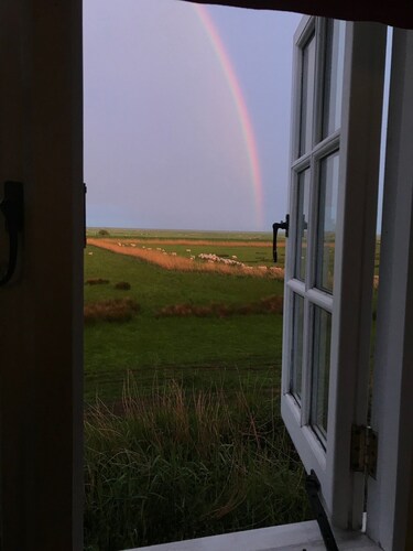 Beautiful coastal cottage in stunning National Trust Parkland with nearby beach!