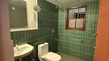 Apartamento, 1 cama de matrimonio grande con sofá cama, balcón | Baño