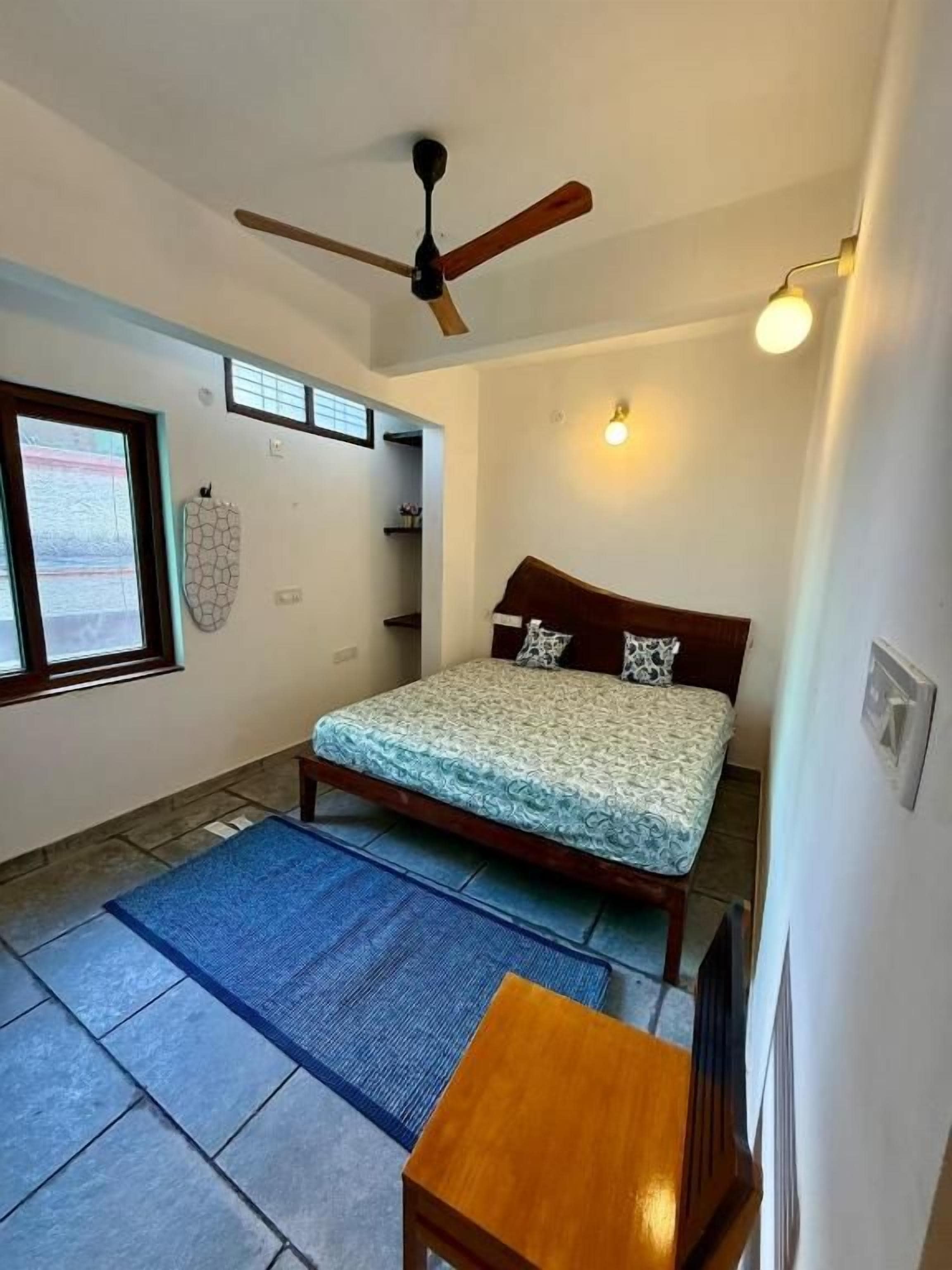 Apartamento, 1 cama de matrimonio grande con sofá cama, balcón | Cortinas opacas, tabla de planchar con plancha, wifi gratis