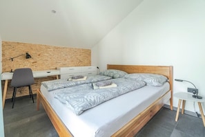 A bedroom with a bed, a desk, and a chair. - Holiday Home Lukc (Kobarid)