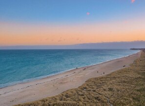 A beach with a clear sky and calm sea. - Apartment in Olpenitz With Swimming Pool (Kappeln)
