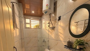 A bathroom with a toilet, bidet, sink, and a mirror. - DORJE HILL STAY DARJEELING - KANCHENJUNGA VIEW COZY HOMESTAY (Darjeeling)