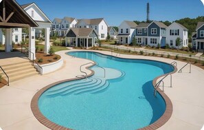 A residential area with a swimming pool, houses, and a covered walkway. - The Lily House, 2mi 2 Sq+Campus, VelvetDitchVillas (Oxford)