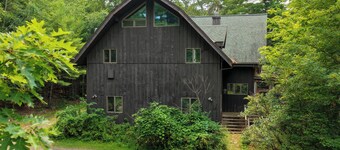 North Forest Lodge on 100 acres of complete privacy w/firepit, fireplace & games
