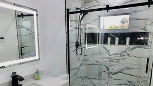 A modern bathroom with a glass-enclosed shower, a white sink, and a marble-tiled floor. - Tranquil 3-bedroom house nr Parks in St. Petersburg (St. Petersburg)