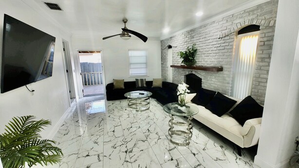 Smart TV - Tranquil 3-bedroom house nr Parks in St. Petersburg (St. Petersburg)