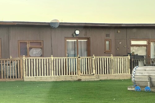 Cabin Sleeps 2 With Parking and Balcony