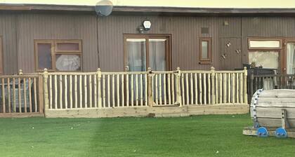 Cabin Sleeps 2 With Parking and Balcony