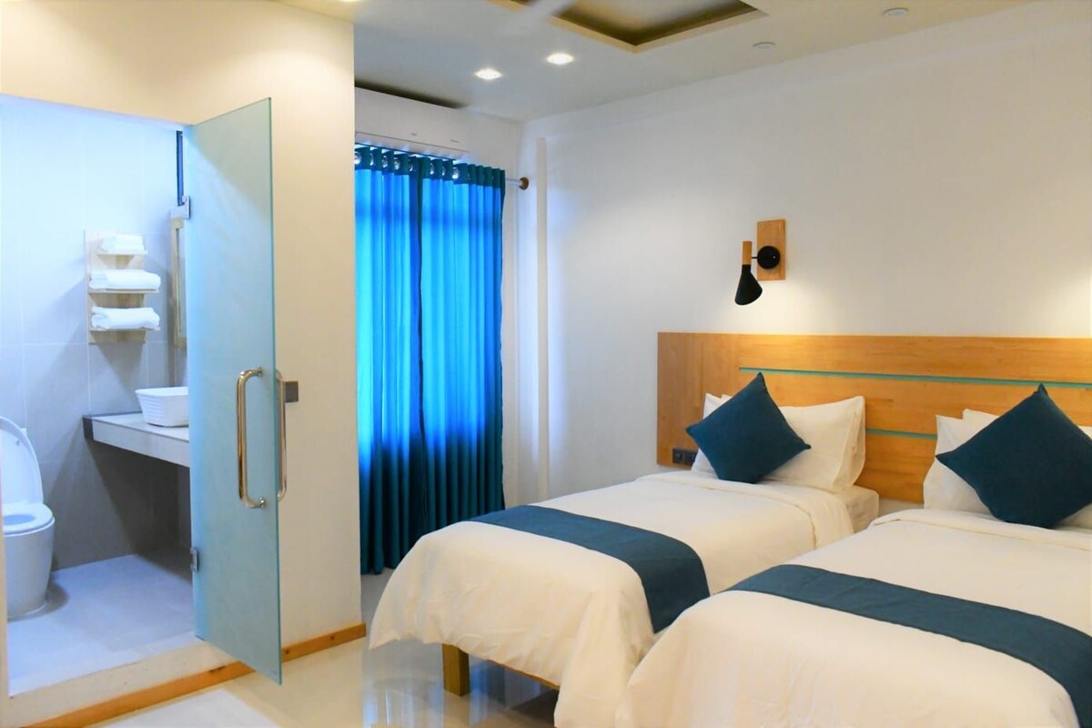 Deluxe Double Room | Minibar, in-room safe, blackout curtains, iron/ironing board