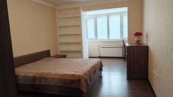 Iron/ironing board, WiFi, bed sheets