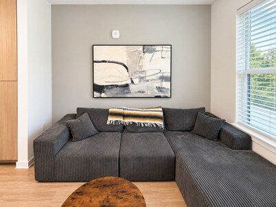Cozy 1 bed, centrally-located place. Moments from the capital, FAMU, and FSU.