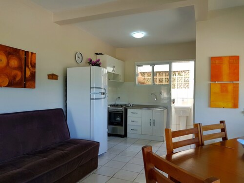 Fully furnished house with air conditioning, barbecue, and excellent location.