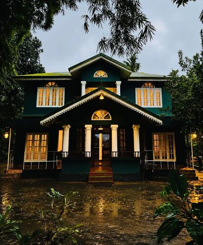 Riverside 4-bedroom cottage in Wayanad
