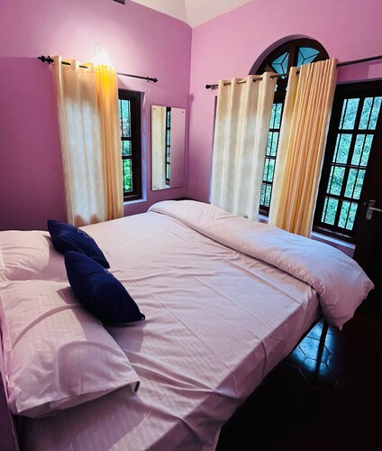 Riverside 4-bedroom cottage in Wayanad