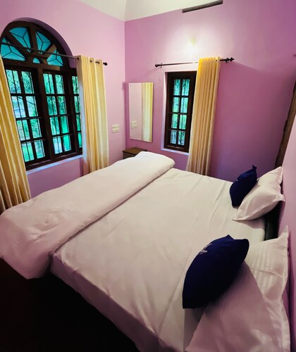 Riverside 4-bedroom cottage in Wayanad