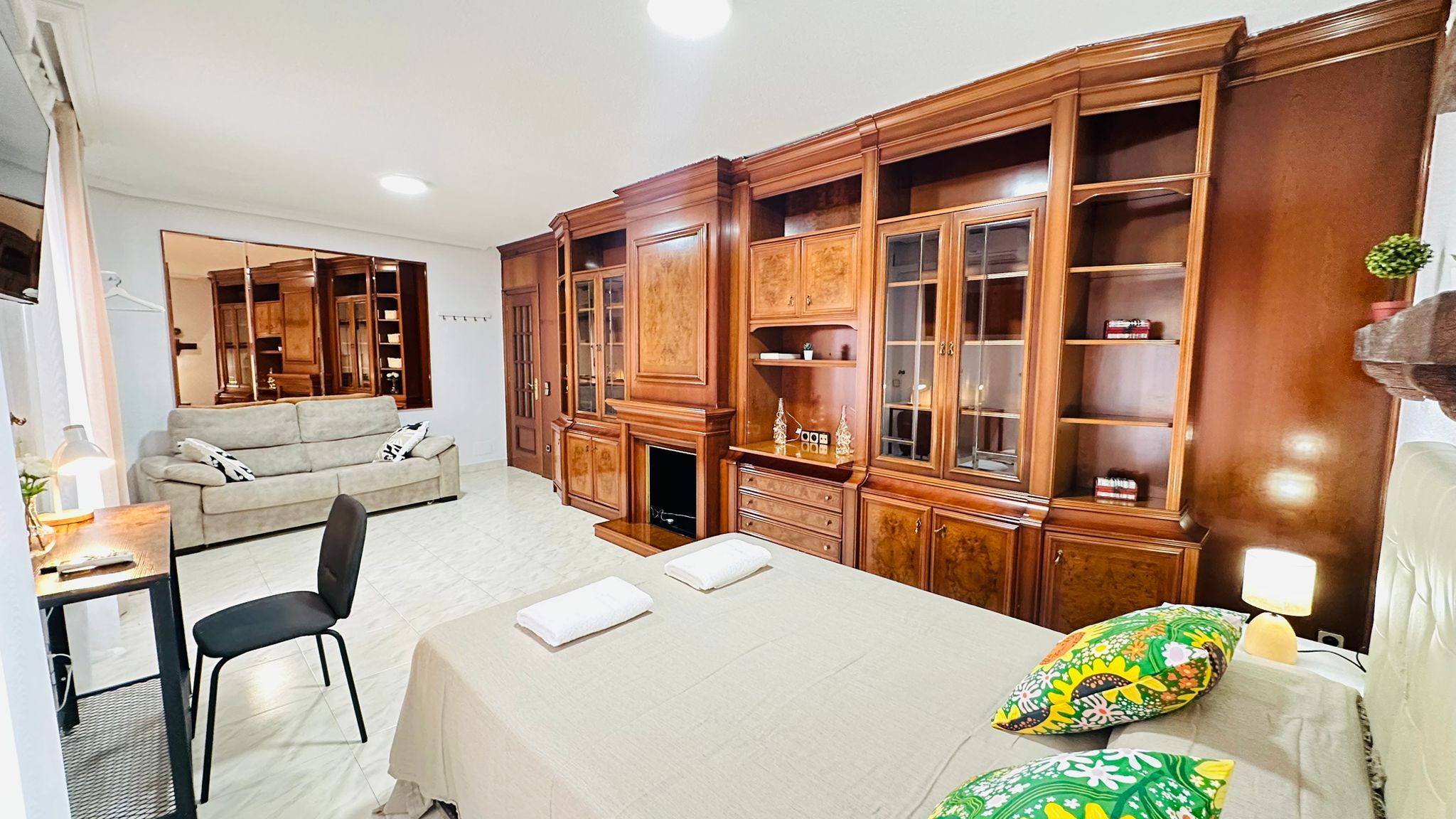 Vierpersoonskamer, gedeelde badkamer