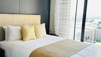 Iron/ironing board, bed sheets