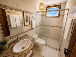A bathroom with a sink, toilet, and glass shower enclosure. - Bahia Beira Mar Hotel (Porto Seguro)
