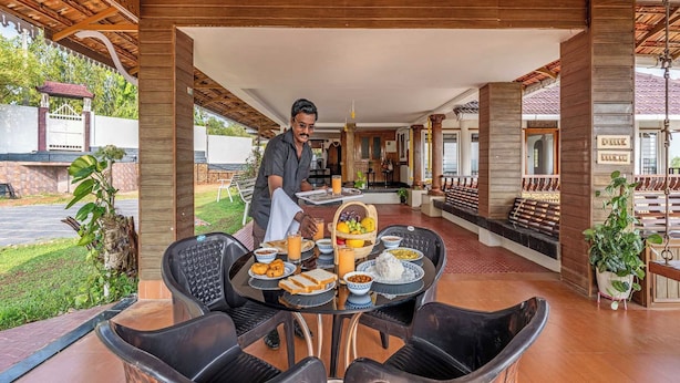 Tempat makan luar