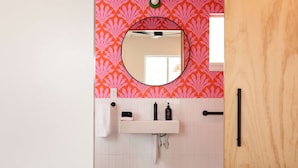 Unclassified image, 3 of 17, button - Two Palms Motel (Cayucos)
