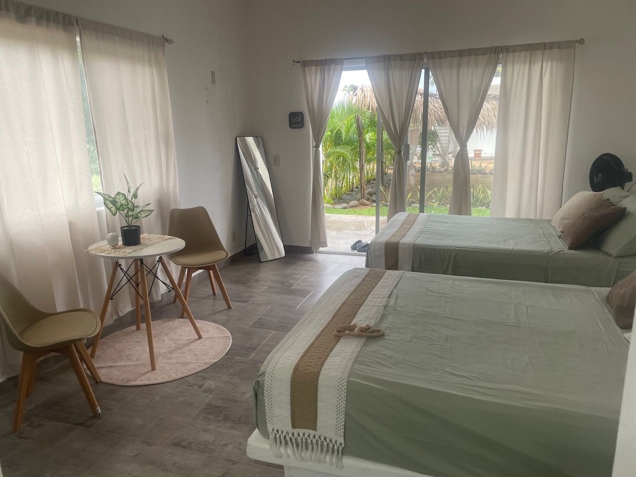 1 slaapkamer, een strijkplank/strijkijzer, wifi, beddengoed