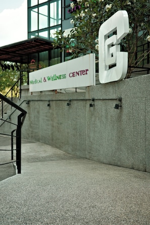 A building entrance with a sign reading 'Medical & Wellness Center'. - Kamala - Green Jungle View (Kathu District)