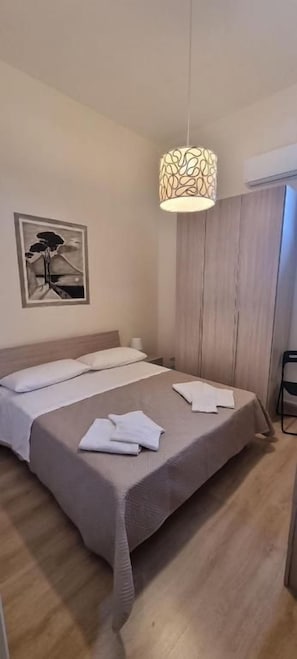 Ảnh chưa phân loại, 2 trong số 22 ảnh, nút