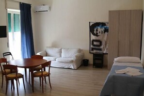 Ảnh chưa phân loại, 4 trong số 22 ảnh, nút